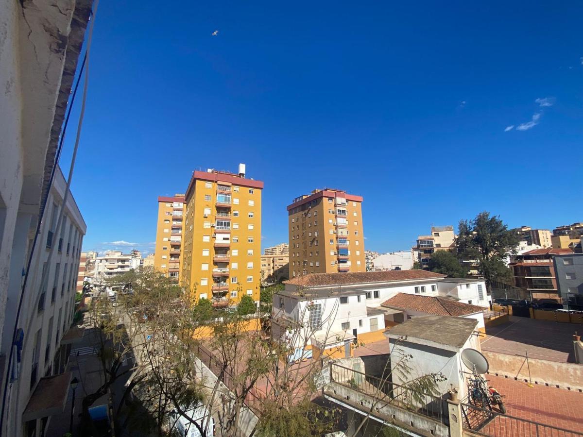 AMPLIO y CÉNTRICO APARTAMENTO CON APARCAMIENTO GRATUITO ALREDEDOR Fuengirola Esterno foto