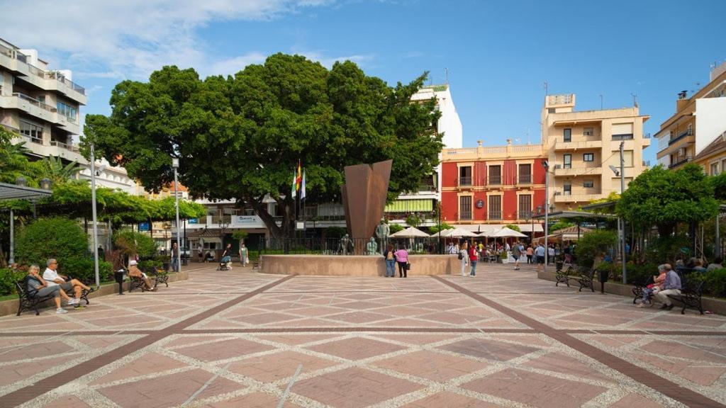 AMPLIO y CÉNTRICO APARTAMENTO CON APARCAMIENTO GRATUITO ALREDEDOR Fuengirola Esterno foto